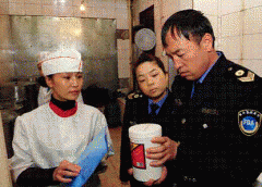 <b>违法利用食物添加剂或非食用物质成为形成变乱</b>